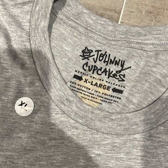 Johnny Cupcakes Tee x Bruins - Picture 2 of 3